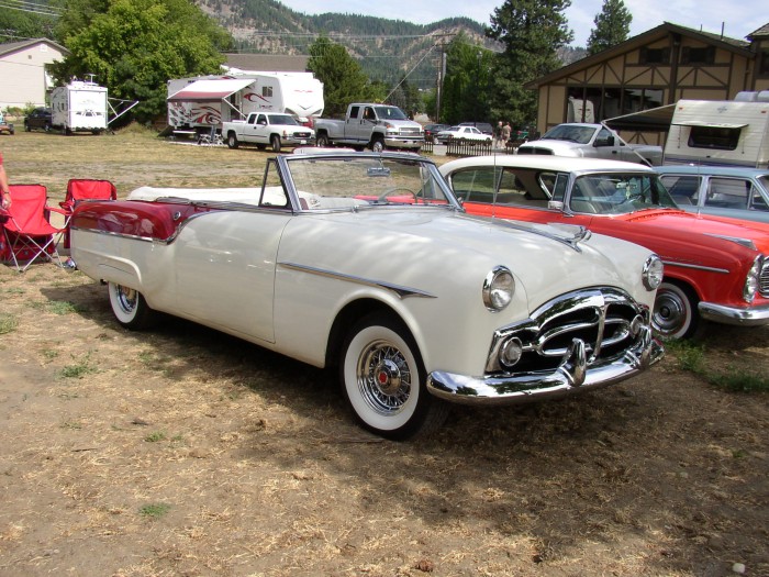 lev2010P1010036 gary jacksons 1952 packard.jpg